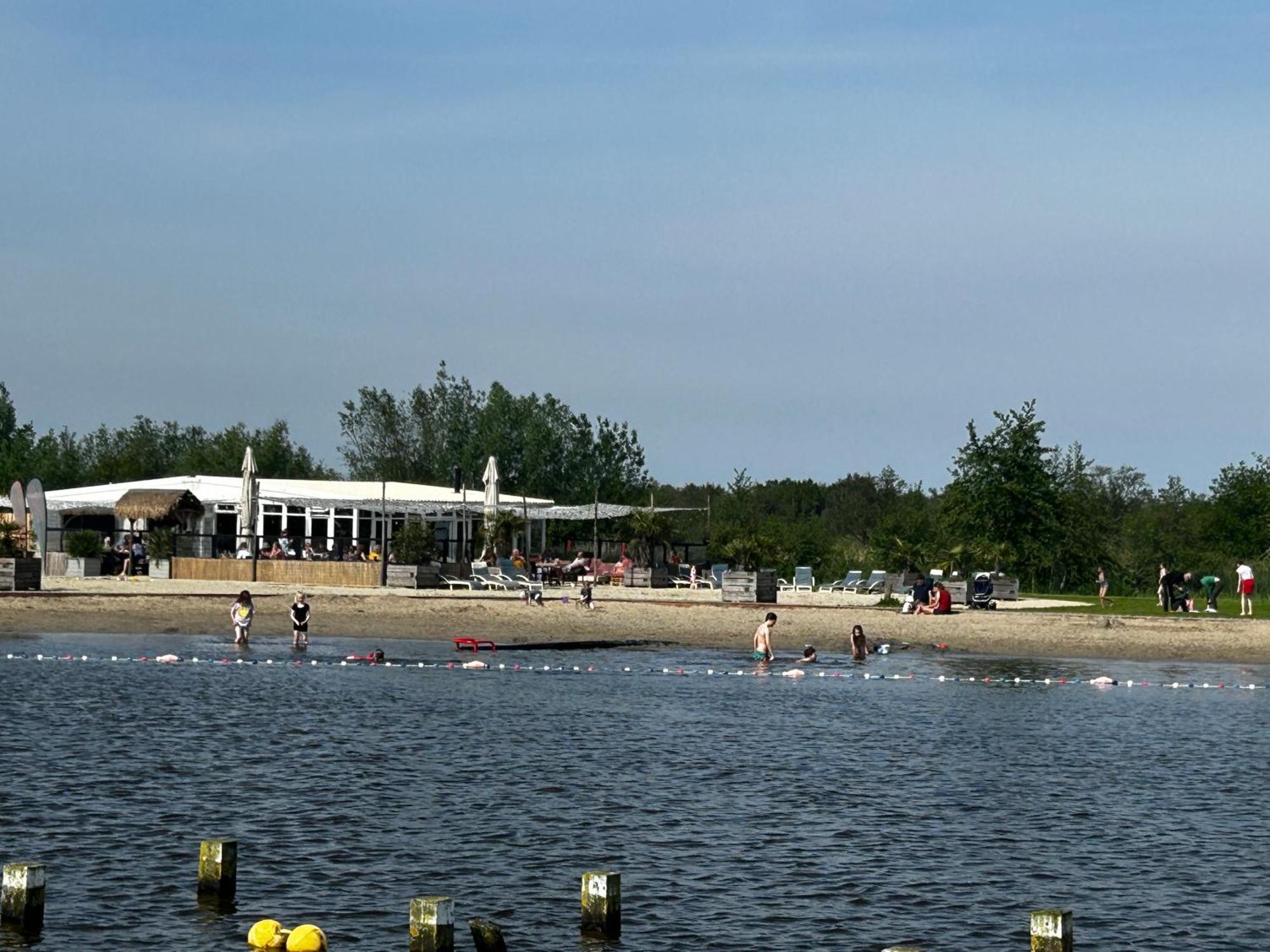 Casa Aan De Plas, B&B Met Sauna En Hottub Of Jacuzzi Nieuwkoop Exterior foto